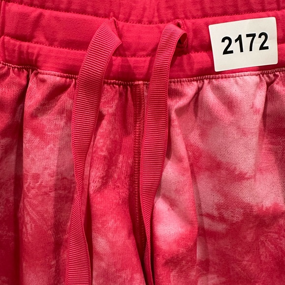 (2172) LULULEMON HOTTY HOT SHORTS Sz 4 **LOVED** - Picture 5 of 9